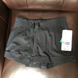 New Lululemon spring breakaway short 2